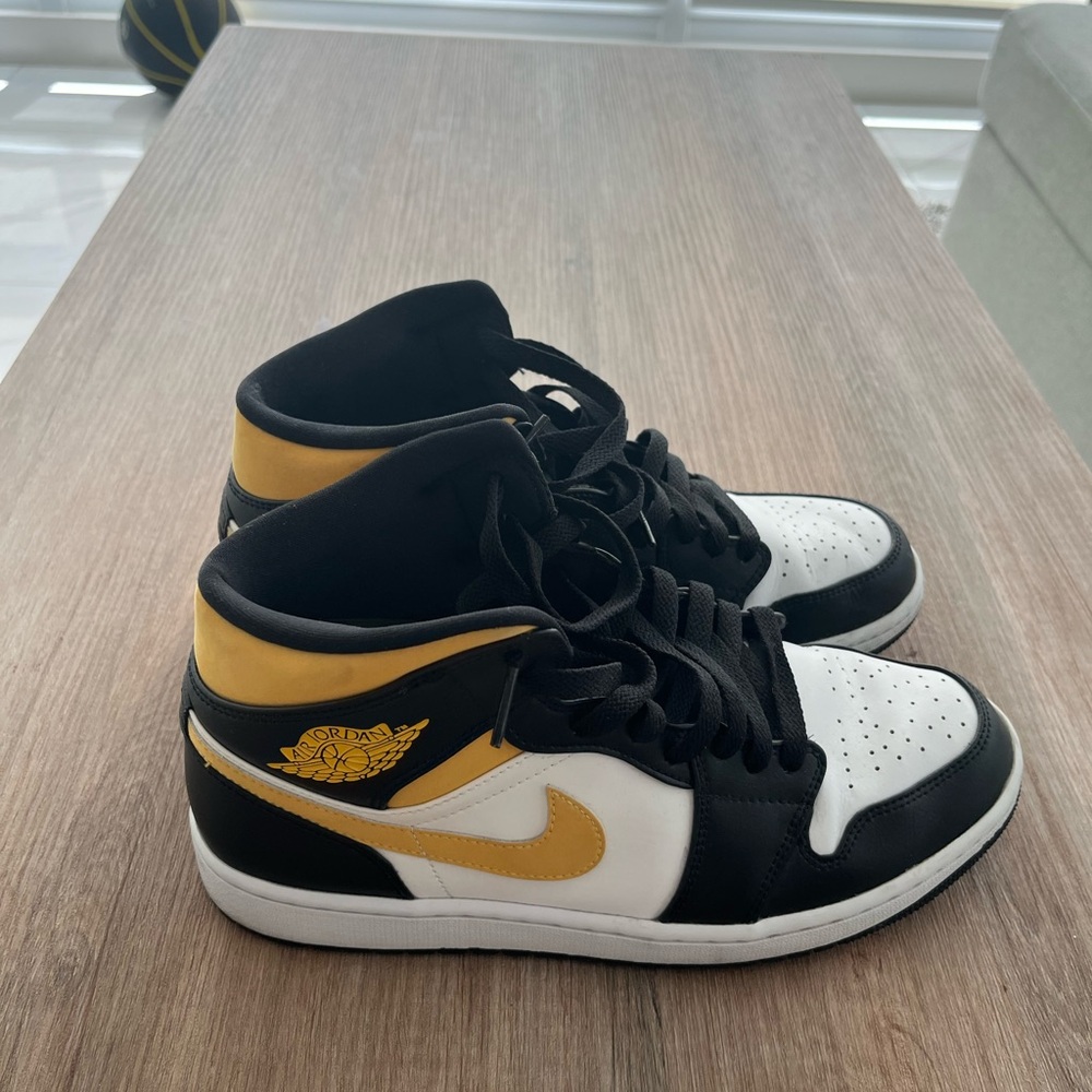 Jordan AJ 1 Mid